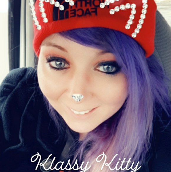 Meet your Queen, Taylor - Picture 2 of 8